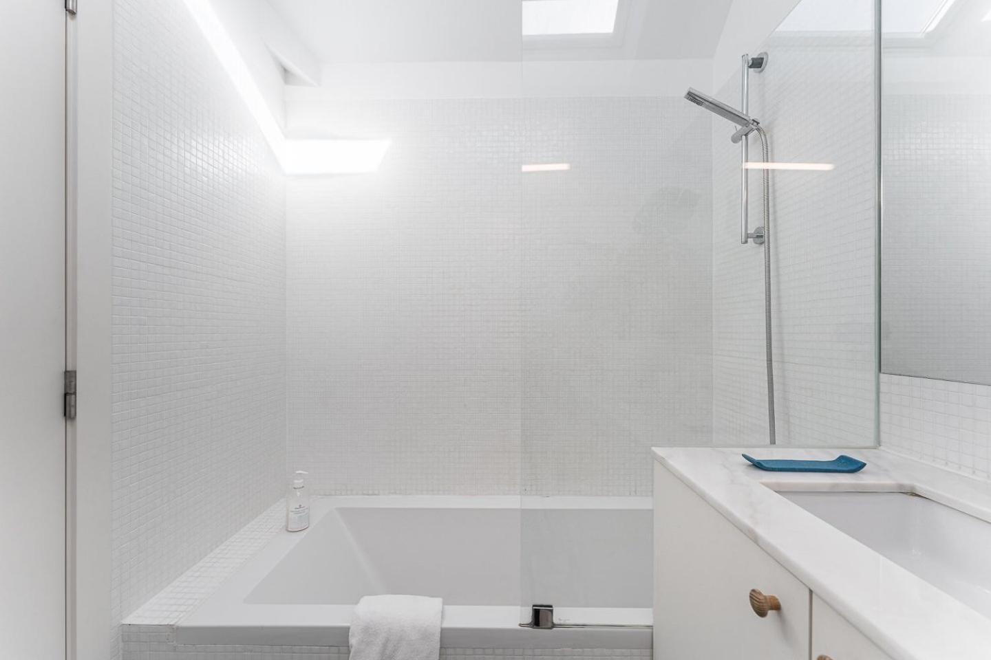 Guestready - Spacious And Modern Apt W/ Skylight Porto Kültér fotó